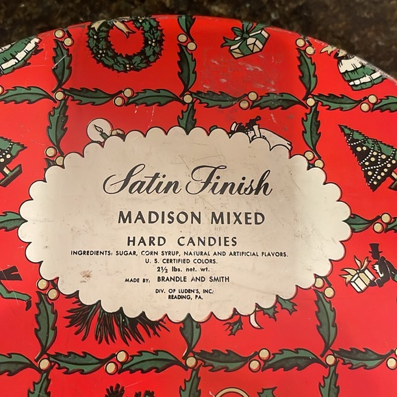Vintage Christmas Candy Tin - Picture 9 of 9